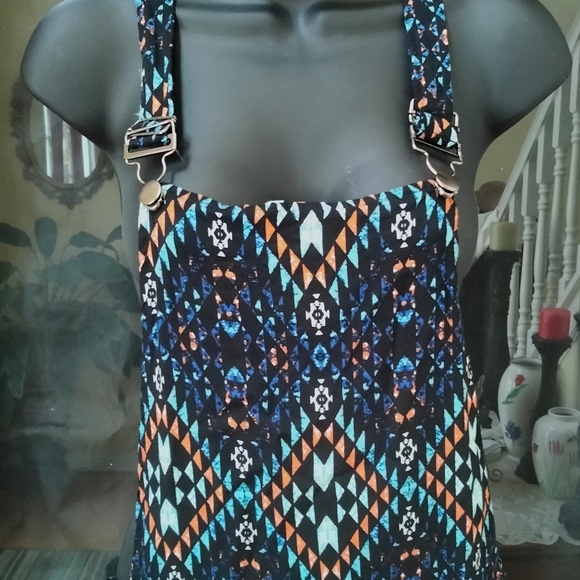 Geometric Patterned Jumper - Picture 3 of 4